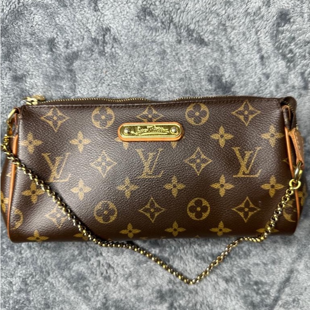 LV small purse
